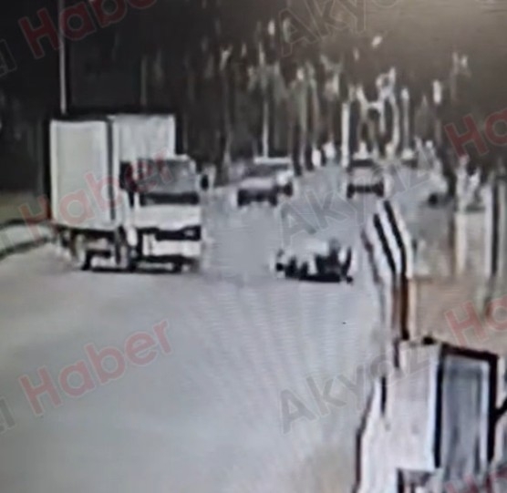 motosikletli-agir-yaralanmisti-kaza-ani-kameradamw9vn3r4d0