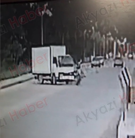 motosikletli-agir-yaralanmisti-kaza-ani-kameradamw9vn3r4d0