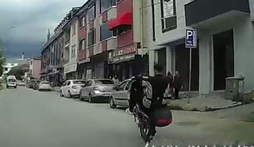 Motosikletli maganda ölüme davetiye çıkardı