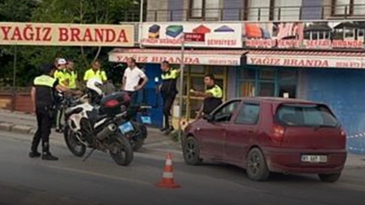 Motosikletli trafik polisi yaralandı