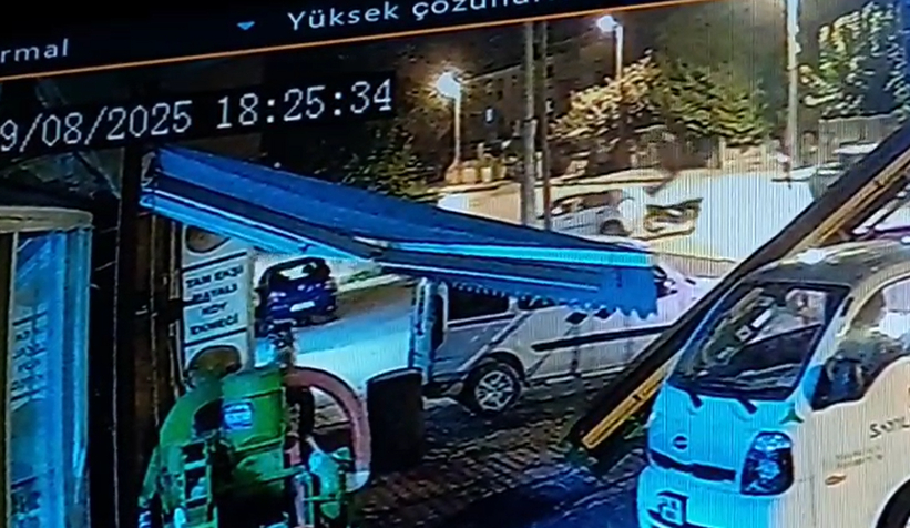 Motosikletlinin yaralandığı feci kaza kamerada