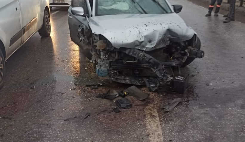 Mudurnu Köprüsünde feci kaza 3 yaralı