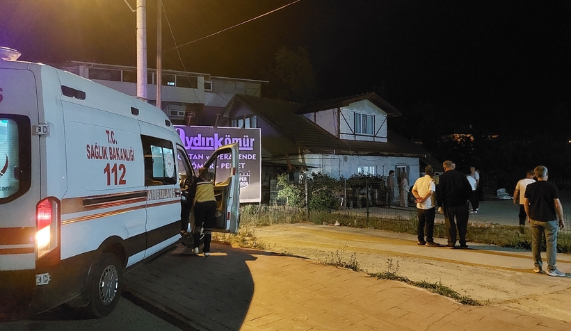 muhtar-direksiyon-hakimiyetini-kaybetti-otomobil-az-kalsin-eve-giriyordudevoek5rr0