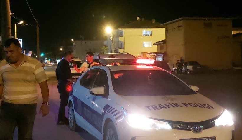 muhtar-direksiyon-hakimiyetini-kaybetti-otomobil-az-kalsin-eve-giriyordudevoek5rr0