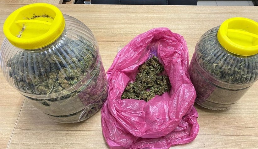 Muhtarı vuran saldırganı ararken 10 kilo esrar buldular