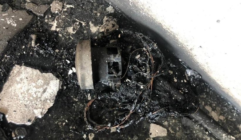 Muhtarlığın itfaiye aracı yangını söndürdü