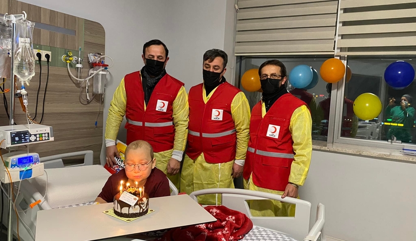 Murat'a hastanede doğum günü sürprizi