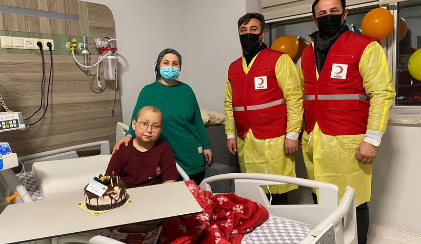 Murat'a hastanede doğum günü sürprizi