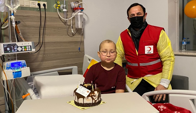 Murat'a hastanede doğum günü sürprizi