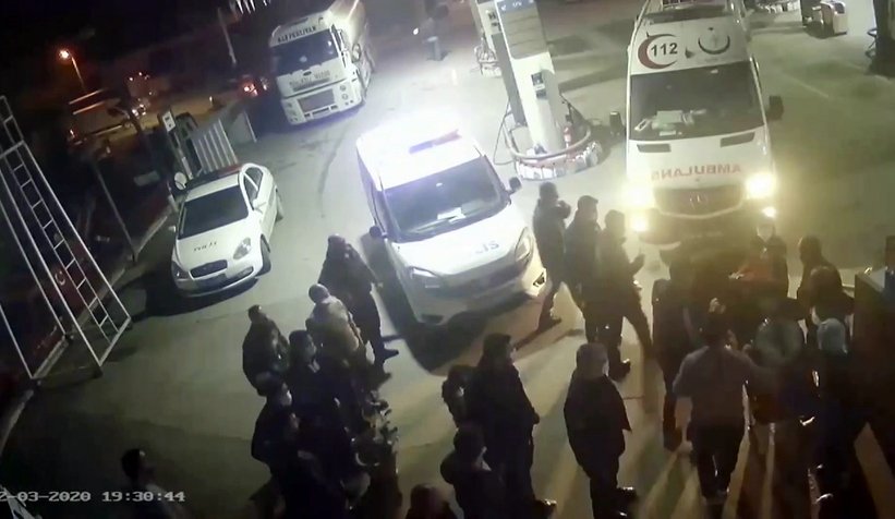 Muşta ve sopalarla benzinliği böyle bastılar