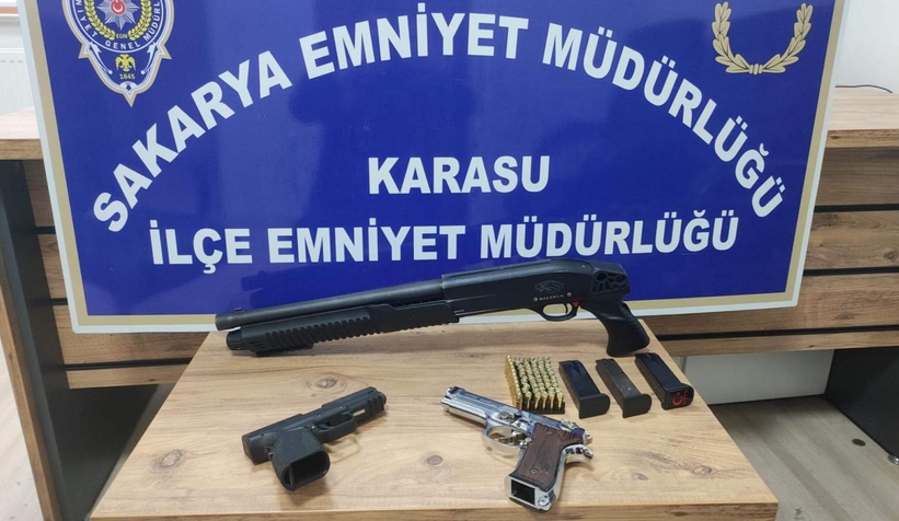narkotik-operasyonunda-ruhsatsiz-silahlar-ele-gecirildidvn5uxjpwv