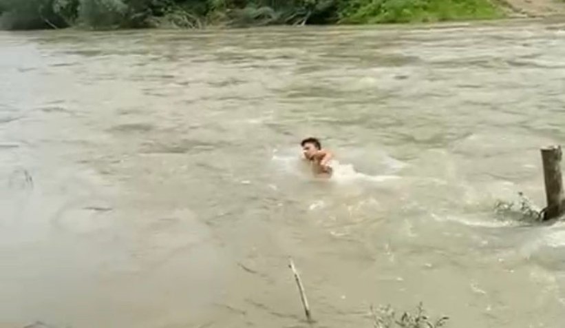 Nehirde kaybolmuştu Kardeşinin çırpınışlarını çekti