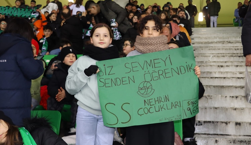 Nehrin çocuklarıyla galibiyet coşkusu