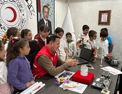 nevruz-banoglu-ogrencileri-gazzeli-cocuklar-icin-bagis-topladicxrrmuy1q2