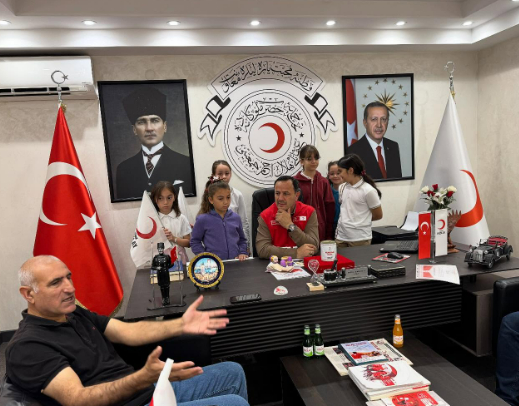 nevruz-banoglu-ogrencileri-gazzeli-cocuklar-icin-bagis-topladicxrrmuy1q2