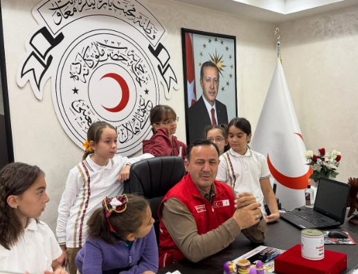 nevruz-banoglu-ogrencileri-gazzeli-cocuklar-icin-bagis-topladicxrrmuy1q2