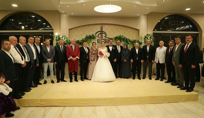Nikah şahitliğini Bakan Varank yaptı