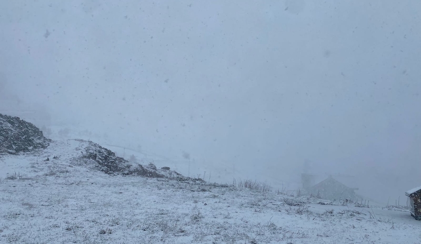 Nisan ayında lapa lapa kar yağdı