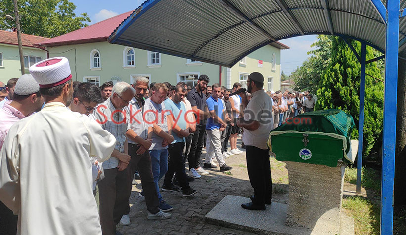 Nişanlısının gözleri önünde boğulan gence son görev