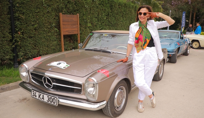 Nostaljik otomobiller kıyasıya yarış için Sakarya sokaklarına indi