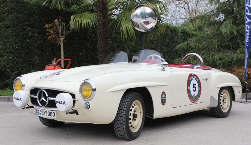 Nostaljik otomobiller kıyasıya yarış için Sakarya sokaklarına indi