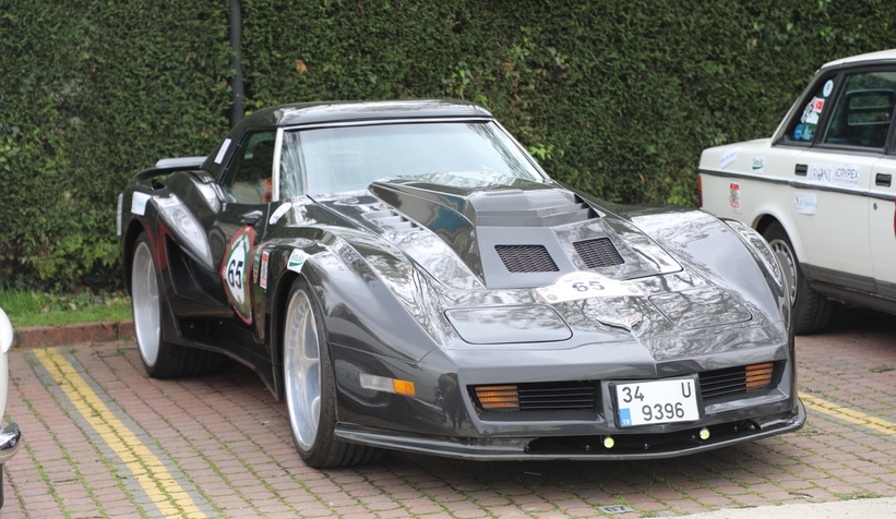 Nostaljik otomobiller kıyasıya yarış için Sakarya sokaklarına indi