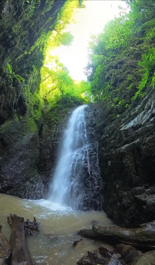Nüzhetiye Şelalesi eşsiz güzellikler sunuyor