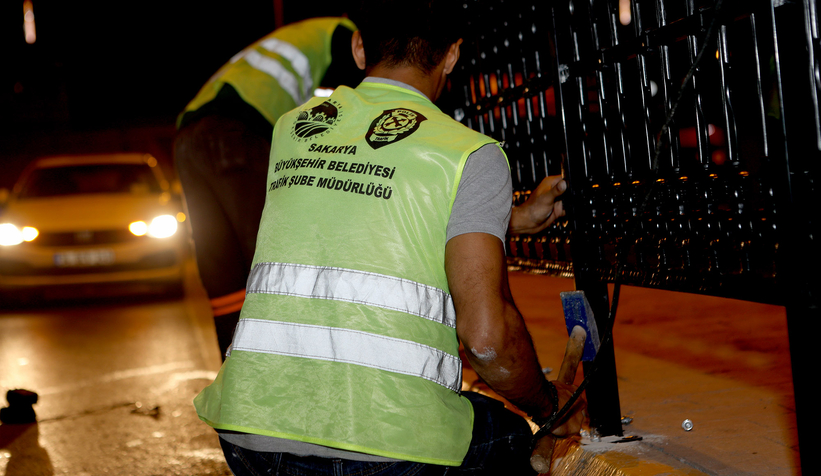 O caddeye 222 metrelik plastik bariyer yerleştirildi