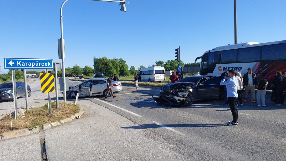 O Kavşakta Bir Kaza Daha Bayram Dönüşü Faciaya Dönüşüyordu 3’ü Çocuk 5 Yaralı