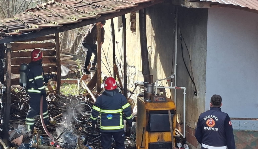 Odunluk yangını eve sıçramadan söndürüldü