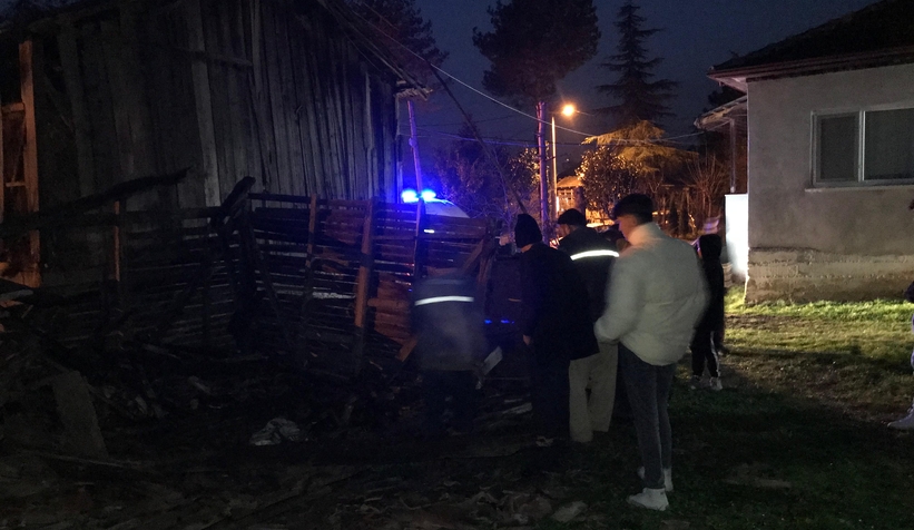 Odunluk yaşlı kadının üzerine yıkıldı