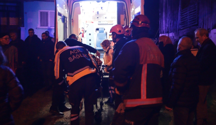 Odunluk yaşlı kadının üzerine yıkıldı