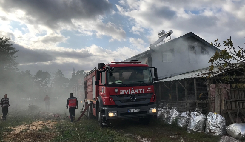 Odunluktaki kalorifer kazanı patladı