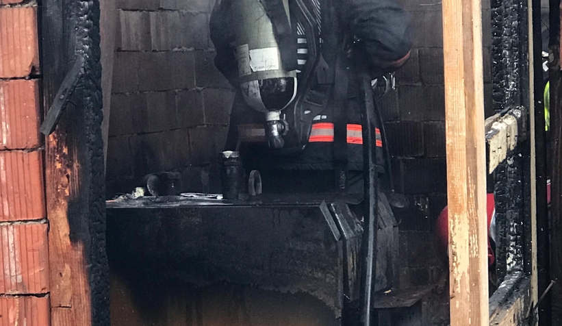 Odunluktaki kalorifer kazanı patladı