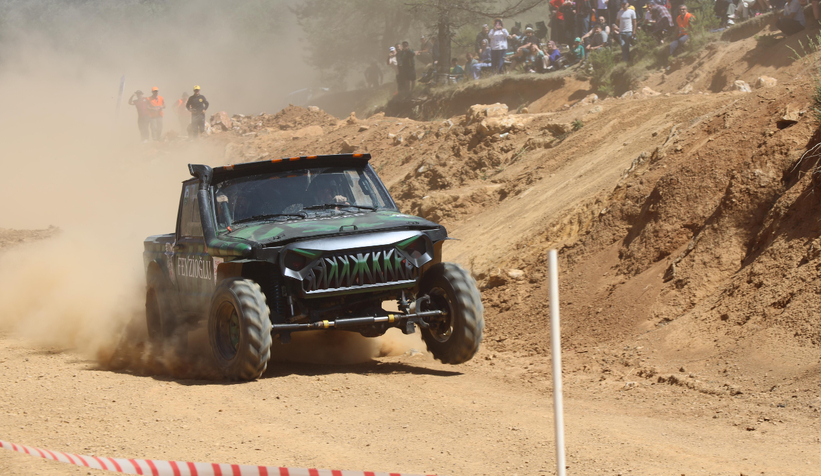 off-road-yarislari-buyuk-ilgi-gordudlntdnduzv