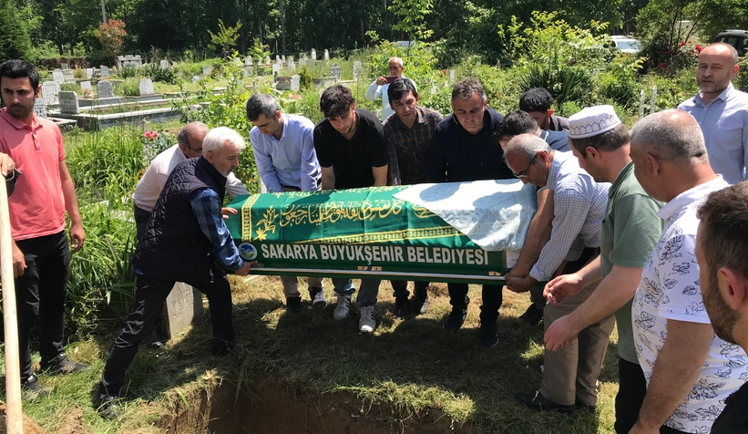 Oğlu tarafından öldürülen Mükerrem Yılmaz toprağa verildi