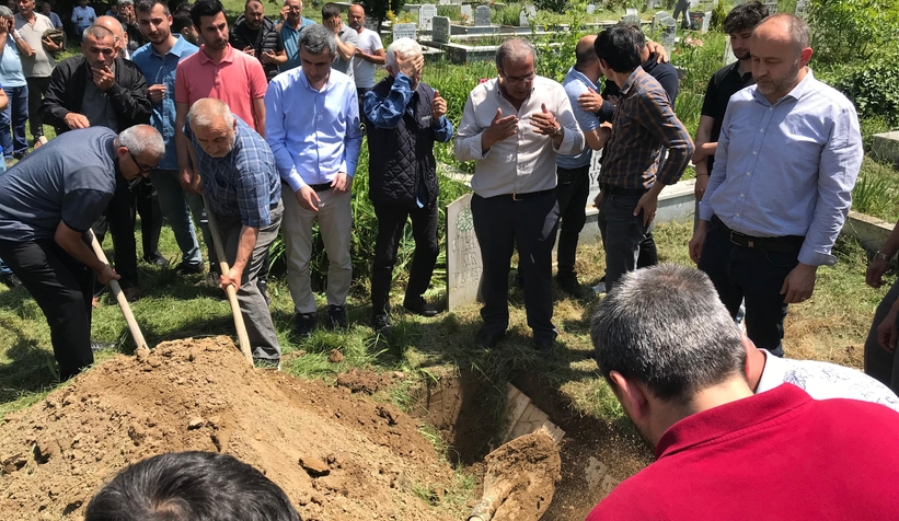 Oğlu tarafından öldürülen Mükerrem Yılmaz toprağa verildi