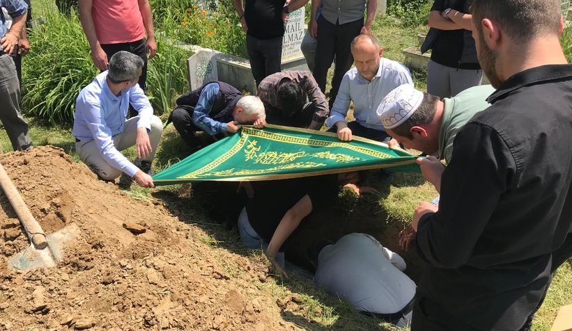 Oğlu tarafından öldürülen Mükerrem Yılmaz toprağa verildi