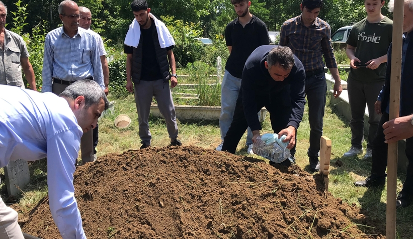 Oğlu tarafından öldürülen Mükerrem Yılmaz toprağa verildi
