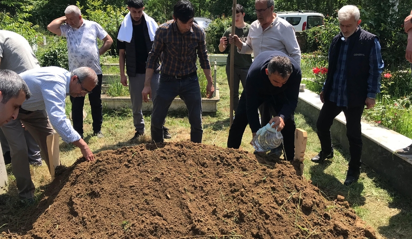 Oğlu tarafından öldürülen Mükerrem Yılmaz toprağa verildi