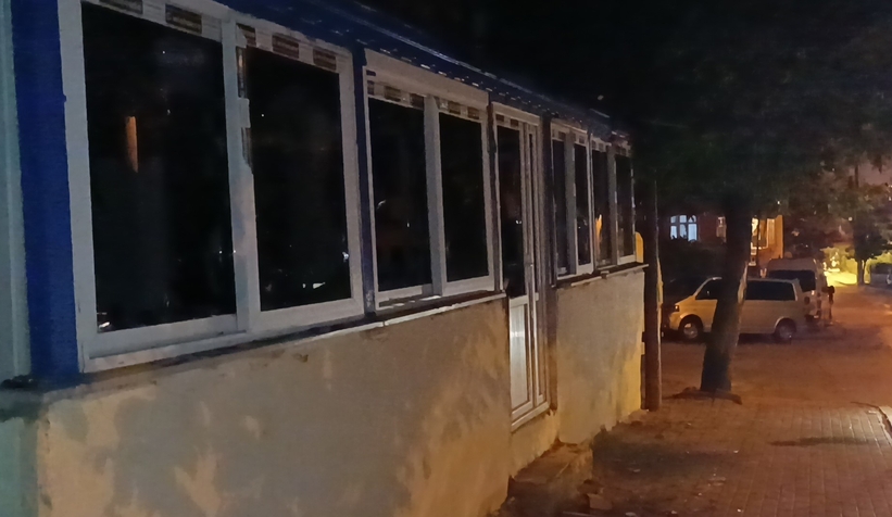 Oğlunu boğularak kaybeden aile o eve saldırdı