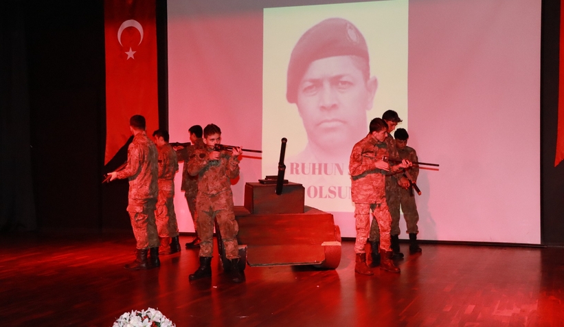 ogrencilerden-15-temmuz-demokrasi-ve-milli-birlik-gunu-programietbyzefadc