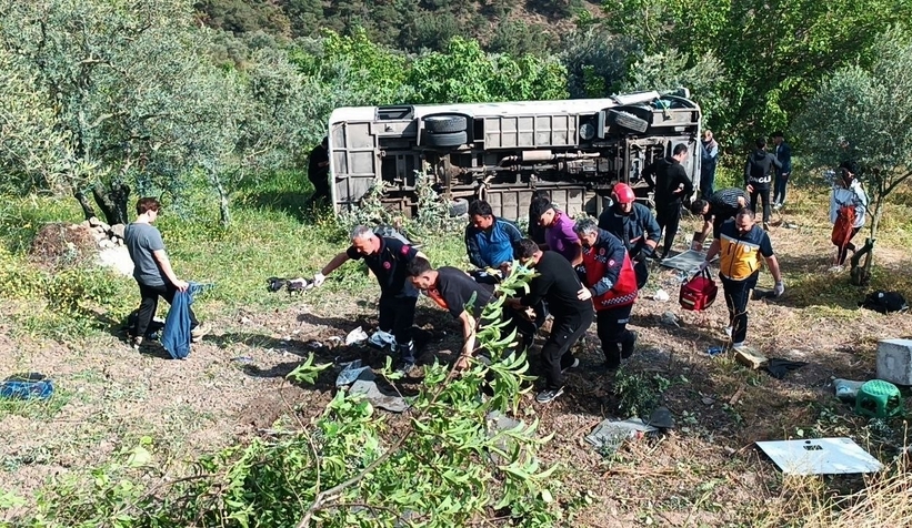 ogrencileri-tasiyan-midibus-sarole-yuvarlanmisti-ferni-patlamisoxfnb2zwnn