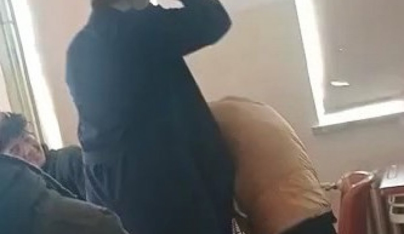 Öğretmen, öğrencisini canice dövdü