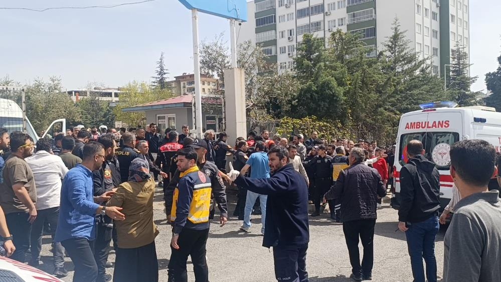Okulda silahlı saldırı 1 öğretmen ve 3 öğrenci hayatını kaybetti