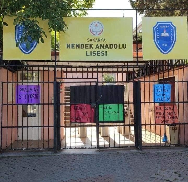  Okulu gece yarısı öğrencilere boşalttırmaya çalıştılar