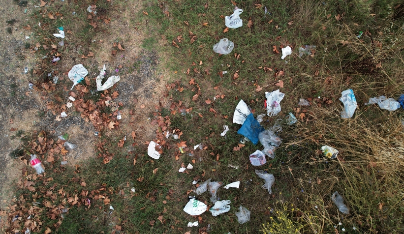 olan Sapanca Gölü’nün yanı başındaki park çöplüğe döndü