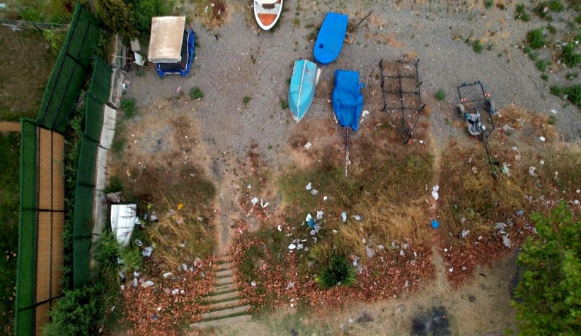 olan Sapanca Gölü’nün yanı başındaki park çöplüğe döndü