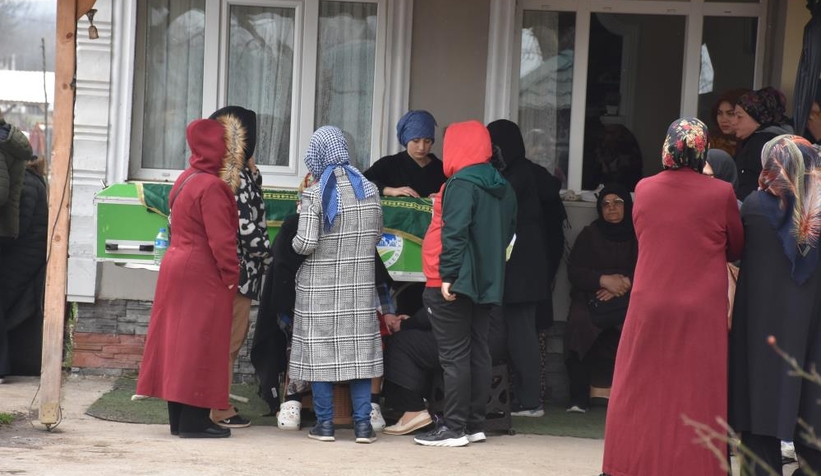 Öldürülen genç son yolculuğuna uğurlandı