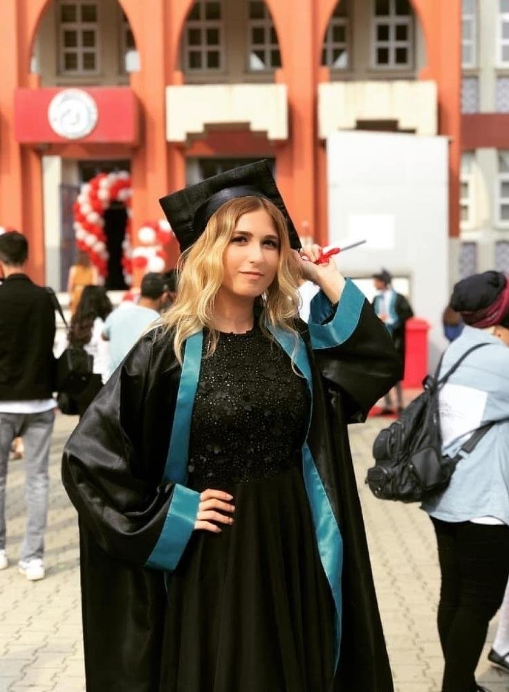 Öldürülen iki genç kadından geriye mutluluk fotoğrafları kaldı